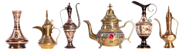 Ozdoby miedziane dzbanek z tradycyjnym arabskim — Zdjęcie stockowe