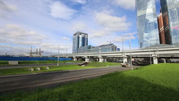 Círculo Central de Moscou - Little Ring, MCC, ou MK MZD, e arranha-céus do Centro Internacional de Negócios (Cidade), Rússia. Estação ferroviária Delovoy Tsentr — Vídeo de Stock