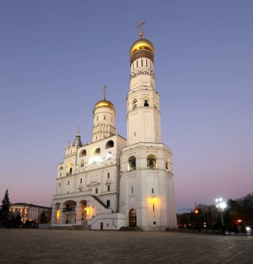 Ivan büyük çan kulesi kompleksi geceleri. Moskova Kremlin ' içinde katedral Meydanı
