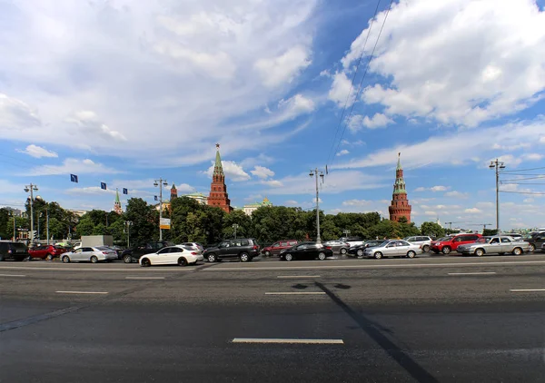 Blick auf Moskauer Kreml an einem sonnigen Tag, Russland — Stockfoto