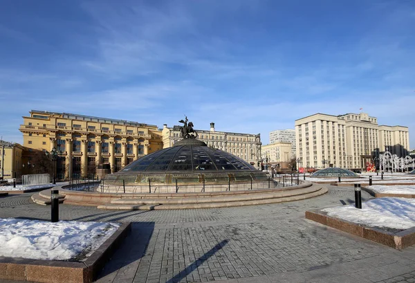 Der berühmte Maneschnaja-Platz in der Nähe des Kreml in Moskau, Russland — Stockfoto