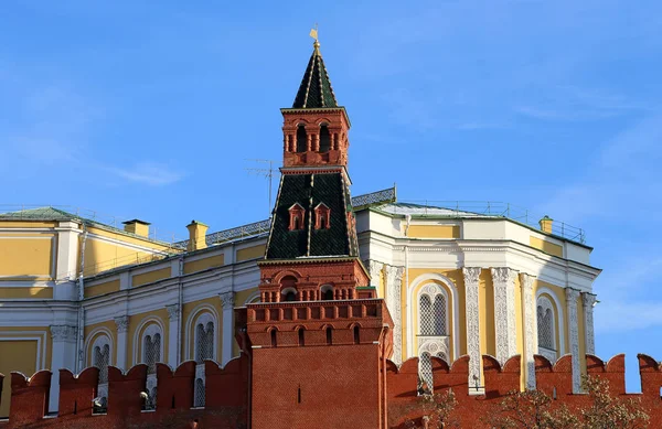 Александровский сад у древнего Кремля (зима), Москва, Россия — стоковое фото