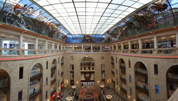 Interior Loja infantil central em Lubyanka (inaugurado em abril de 2015 após extensa reconstrução), Moscou, Rússia — Fotografia de Stock