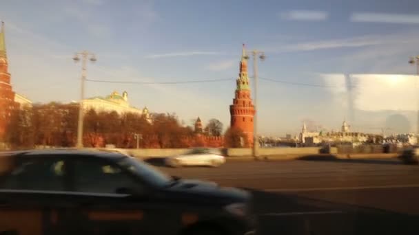 在阳光灿烂的日子里看到莫斯科克里姆林宫，俄罗斯-莫斯科建筑和地标，莫斯科城市景观 — 图库视频影像