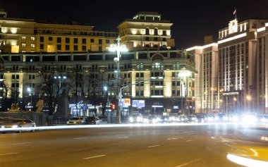 Bina, devlet Duma, Federal Meclis Rusya Federasyonu (gece). Moskova, Rusya. Okhotny Ryad Street, 1/2 bina adresidir.