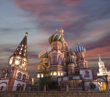 Moskova, Rusya, Kızıl Meydan, Gece Hendek 'teki (Kutsanmış Basil Tapınağı) En Kutsal Theotokos' un Şefaat Katedrali   