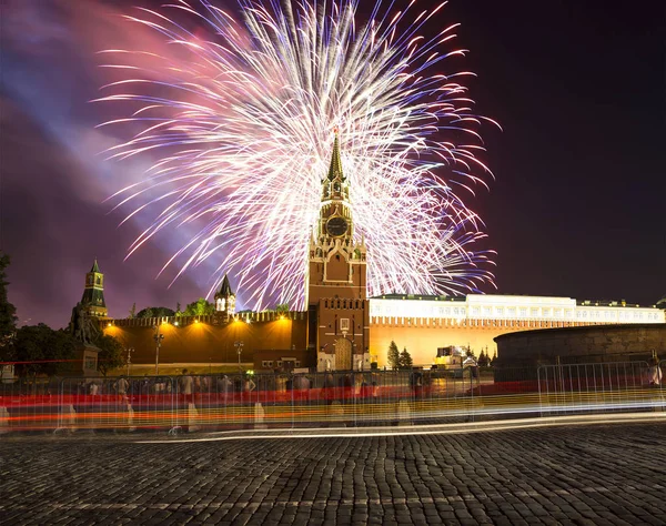 Fogos de artifício sobre o Kremlin de Moscou, Rússia — Fotografia de Stock