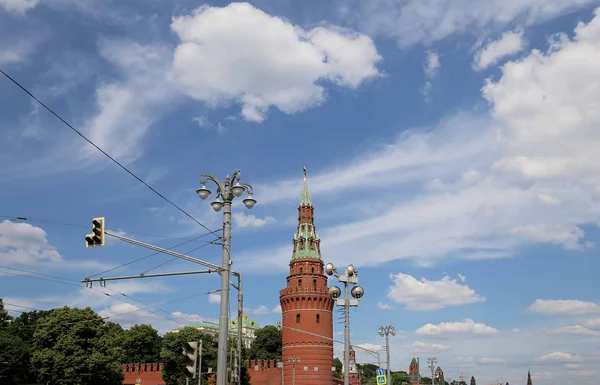 Blick auf den Moskauer Kreml an einem sonnigen Tag, Russland -- Moskauer Architektur und Wahrzeichen, Moskauer Stadtbild — Stockfoto