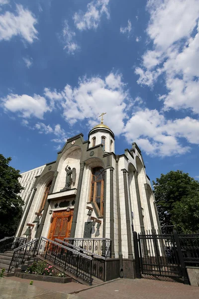 Templo del icono kazan de la Madre de Dios, plaza Kaluga, Moscú, Rusia —  Fotos de Stock