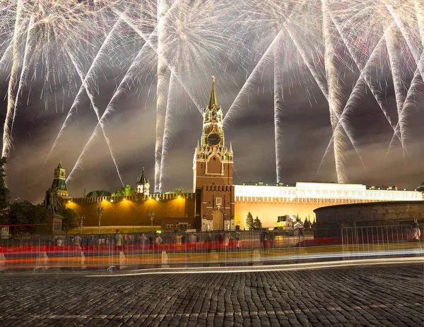 Feuerwerk über dem Moskauer Kreml, Russland — Stockfoto