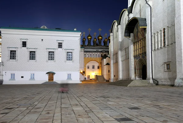 Katedral Meydanı Moskova Kremlin ' içinde geceleri. UNESCO Dünya Miras Listesi — Stok fotoğraf