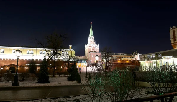Famous  Manezhnaya  square near the Kremlin in Moscow (at night), Russia — Stock Photo, Image