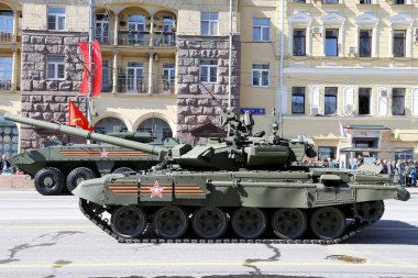Rus silah. Kremlin, Moskova, Russia.Celebration Zafer Bayramı (İkinci Dünya Savaşı 70 yıldönümü yakınındaki askeri geçit töreni provası)