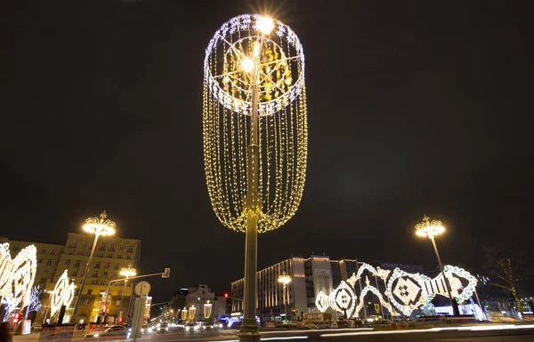 Ano Novo (Natal) decoração de iluminação da cidade, Tverskaya Street, Moscou. Rússia — Fotografia de Stock