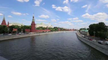 Moskova Kremlin manzarası güneşli bir günde, Rusya... Moskova mimarisi ve simgesi, Moskova şehir manzarası. 