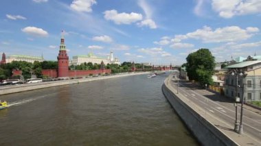 Moskova Kremlin manzarası güneşli bir günde, Rusya... Moskova mimarisi ve simgesi, Moskova şehir manzarası. 