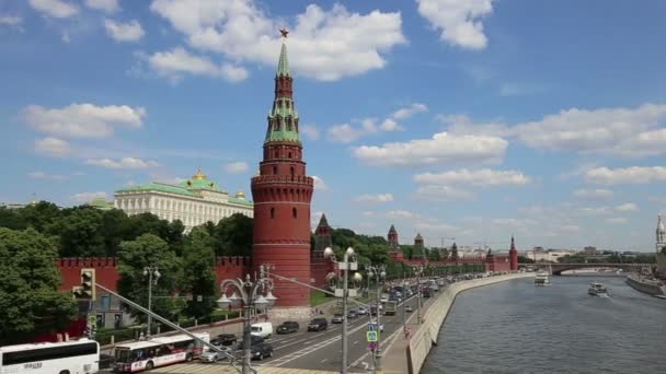 Veduta del Cremlino di Mosca in una giornata di sole, architettura e punto di riferimento russo-moscovita, paesaggio urbano di Mosca — Video Stock