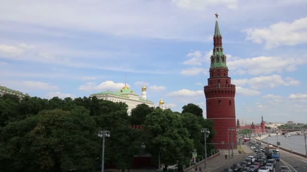 Blick auf den Moskauer Kreml an einem sonnigen Tag, Russland -- Moskauer Architektur und Wahrzeichen, Moskauer Stadtbild — Stockvideo