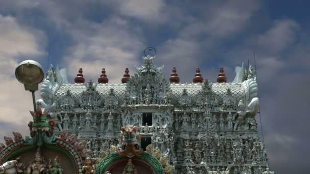 Templo de Suchindram dedicado a los dioses Shiva, Vishnu y Brahma, protegido por la UNESCO. Kanniyakumari, Tamil Nadu, India del Sur — Vídeo de stock