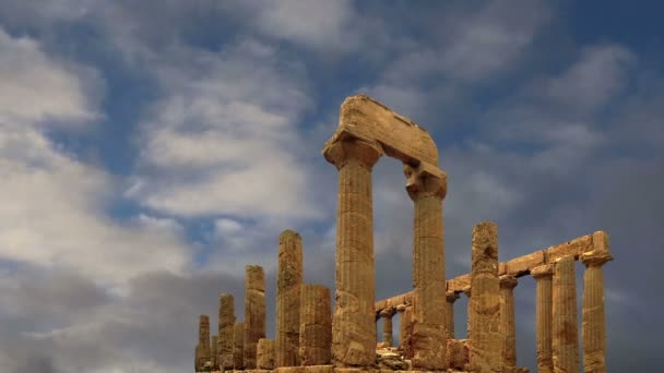 Ancien temple grec de Junon (V-VI siècle av. J.-C.), vallée des temples, Agrigente, Sicile. La zone a été inscrite sur la liste du patrimoine mondial de l'UNESCO en 1997. — Video