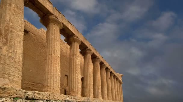 Ancien temple grec de Concordia (V-VI siècle av. J.-C.), vallée des temples, Agrigente, Sicile. La zone a été inscrite sur la liste du patrimoine mondial de l'UNESCO en 1997. — Video