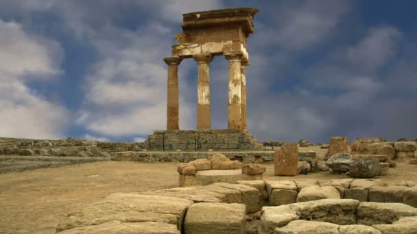 Antik Yunan tapınağı dioscuri (v-VI yüzyıl m.ö.), vadi, tapınaklar, agrigento, Sicilya. alan 1997 yılında unesco miras site listesinde dahil edildi — Stok video