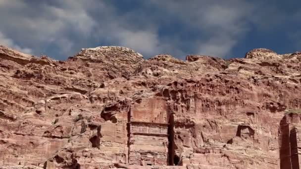Petra, Jordania, Oriente Medio es un símbolo de Jordania, así como la atracción turística más visitada de Jordania. Petra ha sido Patrimonio de la Humanidad por la UNESCO — Vídeo de stock