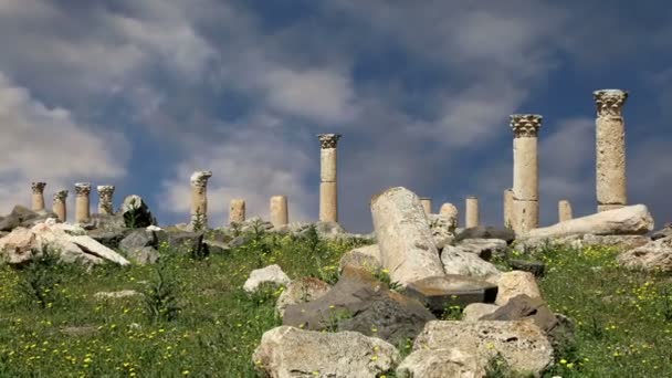Rovine romane a Umm Qais (Umm Qays), Giordania, Medio Oriente è una città nel nord del Giordano vicino al sito dell'antica città di Gadara. Umm Qais è uno dei siti più unici della Decapoli Greco-Romana della Giordania — Video Stock