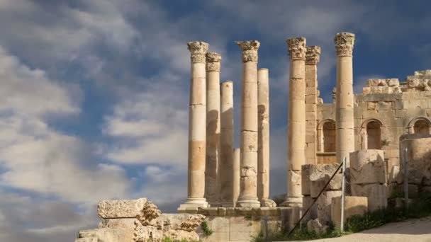 Templo de Zeus, ciudad jordana de Jerash (Gerasa de la Antigüedad), capital y ciudad más grande de la gobernación de Jerash, Jordania — Vídeos de Stock