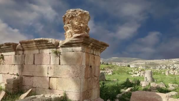 Romerska ruinerna i den jordanska staden jerash (gerasa av antiken), huvudstad och största stad guvernement jerash, Jordanien — Stockvideo