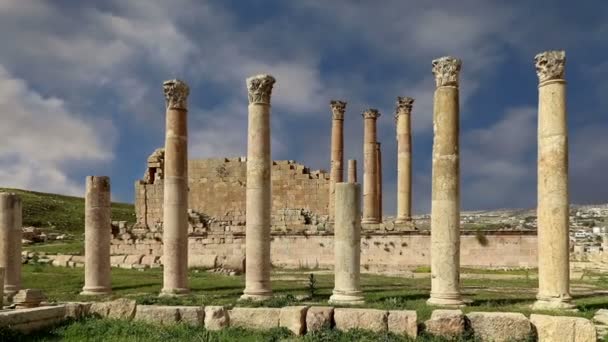 Romerska ruinerna i den jordanska staden jerash (gerasa av antiken), huvudstad och största stad guvernement jerash, Jordanien — Stockvideo