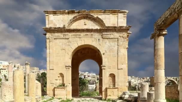 Ruinas romanas en la ciudad jordana de Jerash (Gerasa de la Antigüedad), capital y ciudad más grande de la gobernación de Jerash, Jordania — Vídeos de Stock