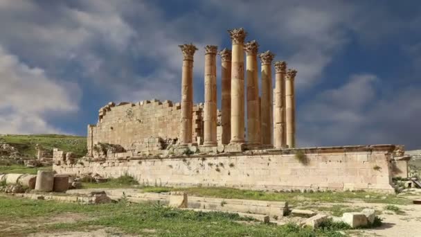 Ruinas romanas en la ciudad jordana de Jerash (Gerasa de la Antigüedad), capital y ciudad más grande de la gobernación de Jerash, Jordania — Vídeo de stock