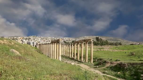 Ruine romane în orașul iordanian Jerash (Gerasa din Antichitate), capitala și cel mai mare oraș al Guvernoratului Jerash, Iordania — Videoclip de stoc