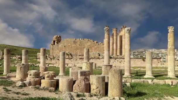 Ruinas romanas en la ciudad jordana de Jerash (Gerasa de la Antigüedad), capital y ciudad más grande de la gobernación de Jerash, Jordania — Vídeo de stock