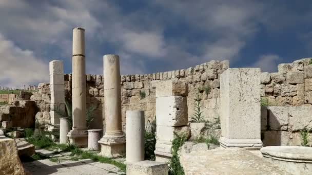 Римские руины в иорданском городе Джераш (Гераса Античности), столице и крупнейшем городе Джераш губернии, Иордании — стоковое видео