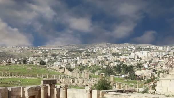 Ruínas romanas na cidade jordaniana de Jerash (Gerasa da Antiguidade), capital e maior cidade de Jerash Governorate, Jordânia — Vídeo de Stock