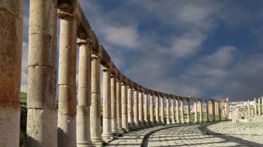 Forum (oval plaza) gerasa (jerash), jordan. Asimetrik bir plaza birinci yüzyılda inşa edilen Sütunlu Cadde başında bir forumdur   
