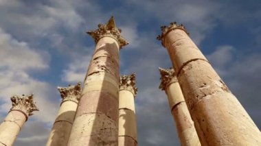 rzymskie kolumny w Jordanii miasta jerash (Gerazie starożytności), stolica i największe miasto guberni jerash, jordan
