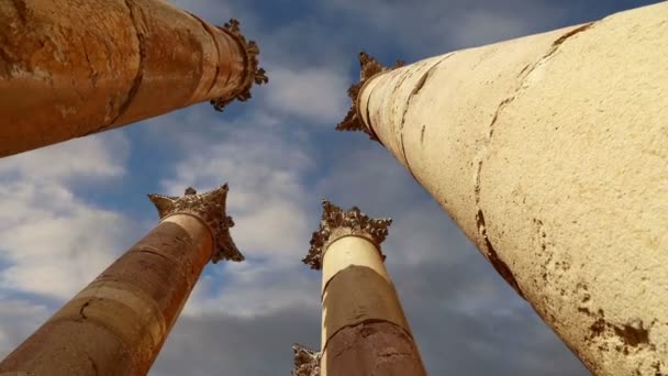 Rzymskie kolumny w Jordanii miasta jerash (Gerazie starożytności), stolica i największe miasto guberni jerash, jordan — Wideo stockowe