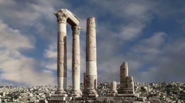 Amman şehir yerler--eski Roma kale tepe, jordan 