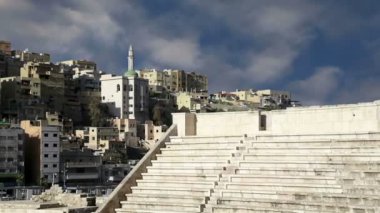 Amman, Ürdün - Roma Tiyatrosu tiyatro, antonius pius (138-161 ce) döneminde inşa edilmiş, geniş ve dik eğimli yapısı yaklaşık 6000 kişi koltuk
