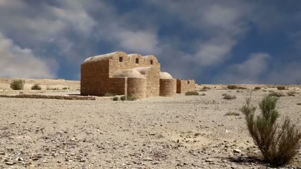Quseir (Qasr) Amra sivatagi vár Amman közelében, Jordániában. Világörökség híres freskókkal. — Stock videók