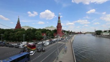 Moskova Kremlin manzarası güneşli bir günde, Rusya... Moskova mimarisi ve simgesi, Moskova şehir manzarası. 