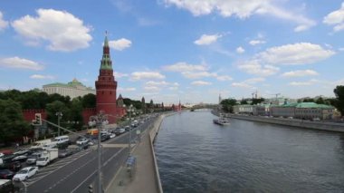 Moskova Kremlin manzarası güneşli bir günde, Rusya... Moskova mimarisi ve simgesi, Moskova şehir manzarası. 