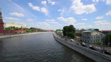 Moskova Kremlin manzarası güneşli bir günde, Rusya... Moskova mimarisi ve simgesi, Moskova şehir manzarası. 