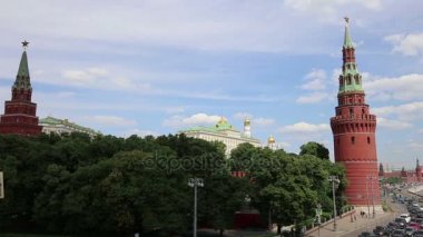 Moskova Kremlin manzarası güneşli bir günde, Rusya... Moskova mimarisi ve simgesi, Moskova şehir manzarası. 