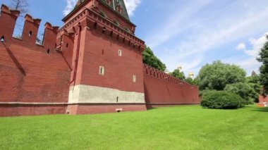 Moskova Kremlin manzarası güneşli bir günde, Rusya... Moskova mimarisi ve simgesi, Moskova şehir manzarası. 