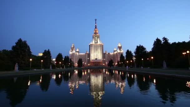 El edificio principal de la Universidad Estatal de Moscú en Sparrow Hills, Rusia — Vídeo de stock