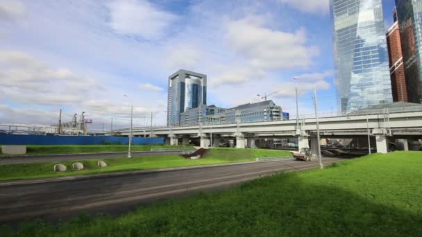 Moscow Central Circle - Little Ring, MCC, or MK MZD, and skyscrapers of the International Business Center (City), Russia. Деловой вокзал — стоковое видео